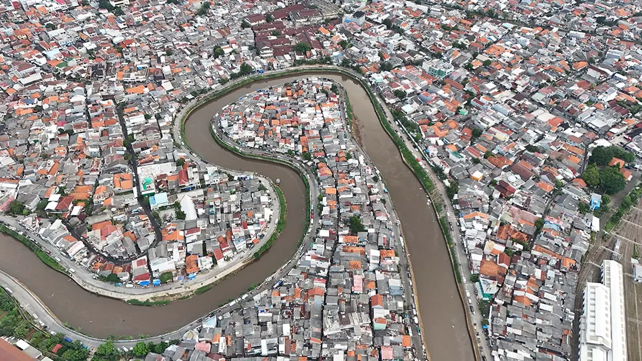 Pramono Anung Berupaya Normalisasi Kali Ciliwung | Berita